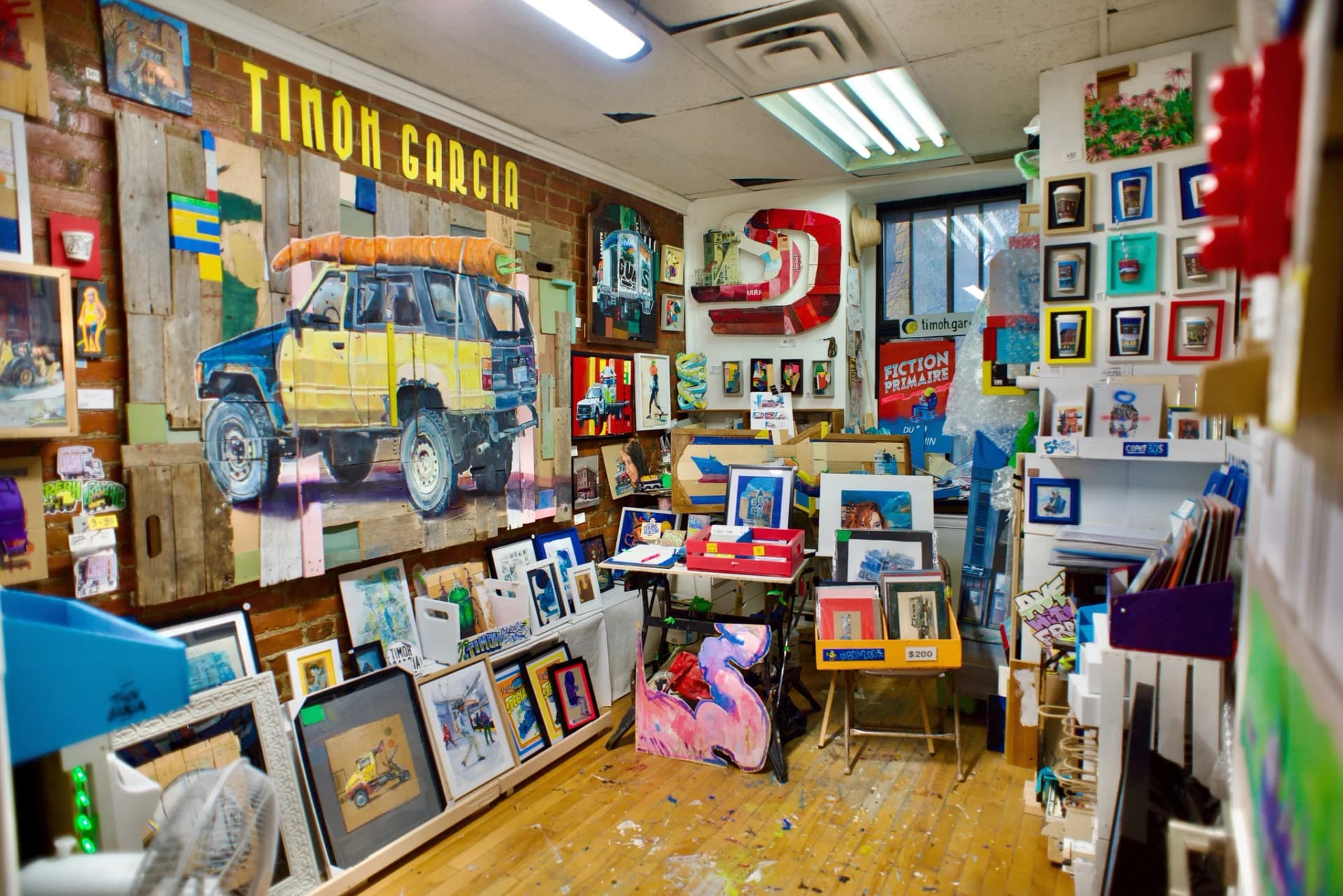 Intérieur de la galerie L'Original sur la rue Saint-Denis